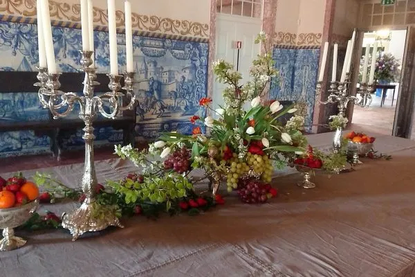 Floral decorations with a Velazquez influence